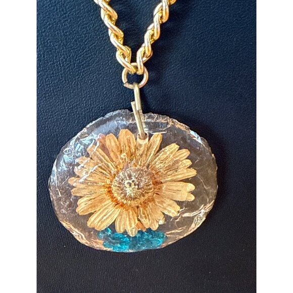 Golden Chain Necklace With Resin Daisy Pendant & Blue/Green Accents - Picture 2 of 4